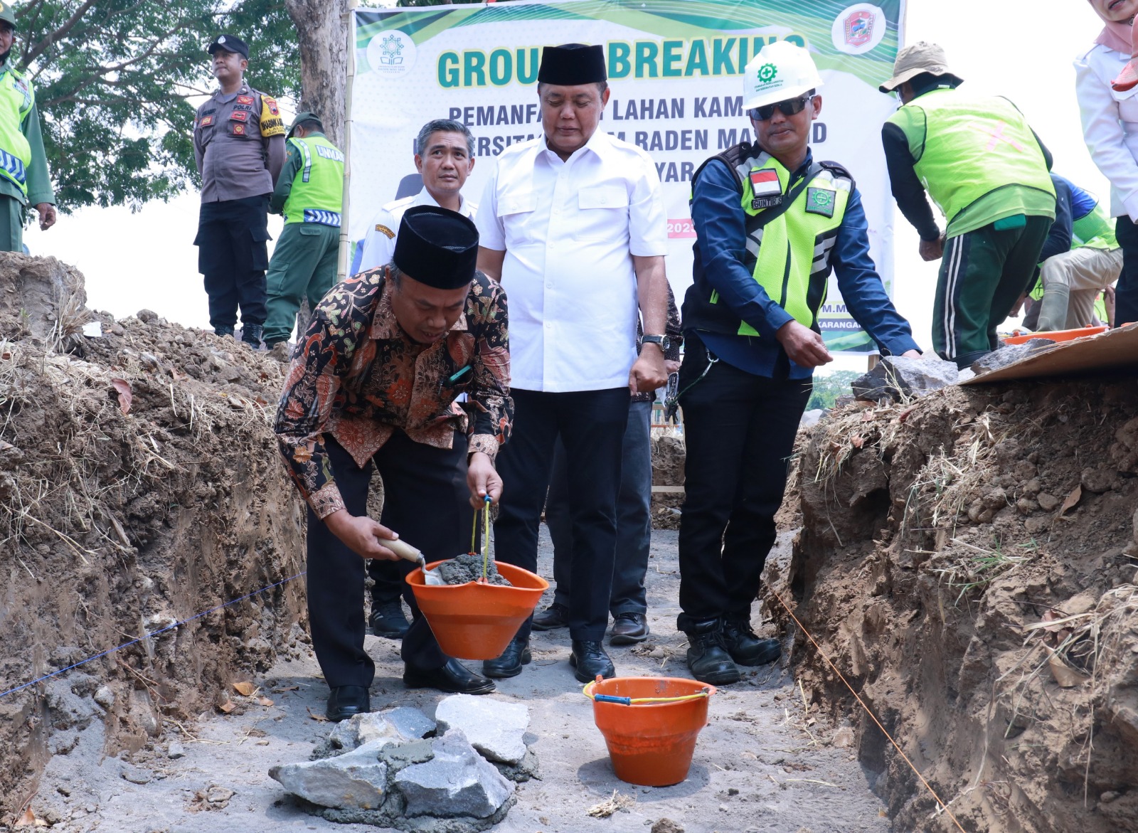 Bersama Bupati, Rektor UIN RM Said Surakarta Lakukan Ground Breaking Di Karanganyar