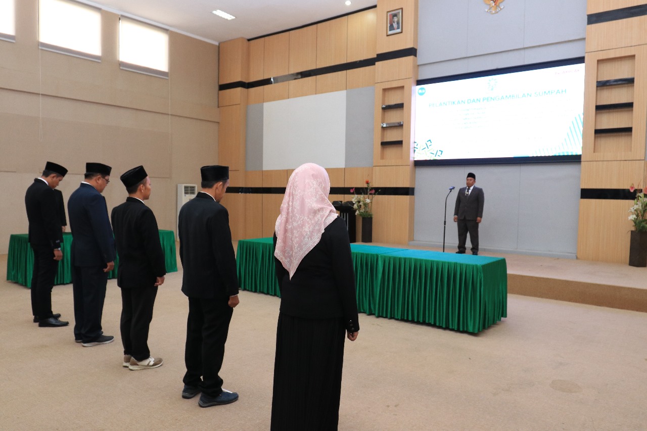 Lantik Pejabat Baru UIN RM Said, Rektor: Langsung Bekerja !